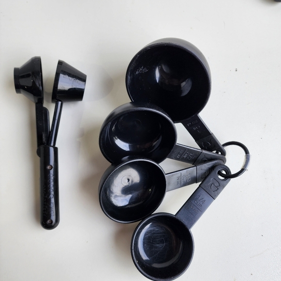 Lot Of 10 Black Kitchen Dining Utensil Assortment Wicker Wine Opener Grinder - Picture 4 of 7